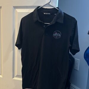 TravisMathew Boy’s Black Short-Sleeve Polo with Chest Emblem size L
